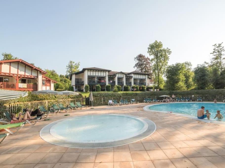 1-Appt Avec Piscine A St-Jean Pays-Basque Apartment Uhart-Cize Exterior photo